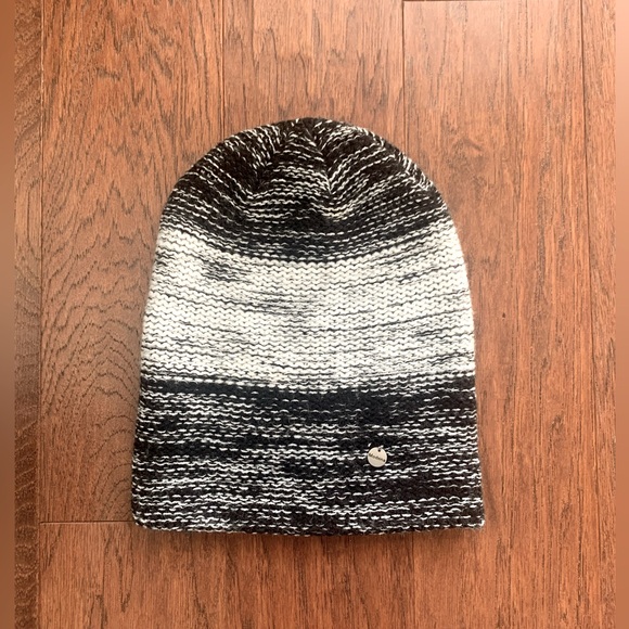 Modena Black/White Slouchy Knit Beanie - Unisex - Picture 1 of 5